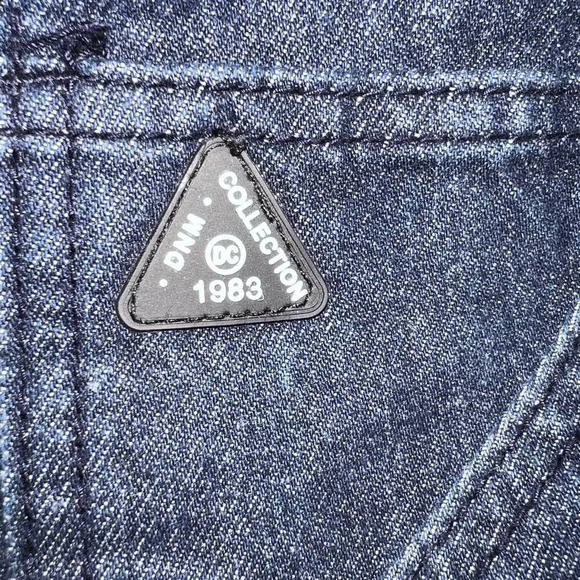 DNM Collection, dark wash 44W Moto relaxed fit Logo Denim￼￼ - Picture 10 of 11